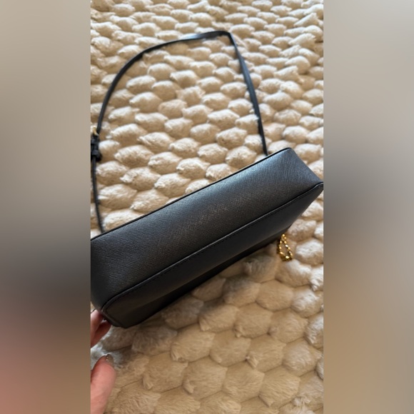 Michael Kors Elegant Black Crossbody Bag - Picture 4 of 5